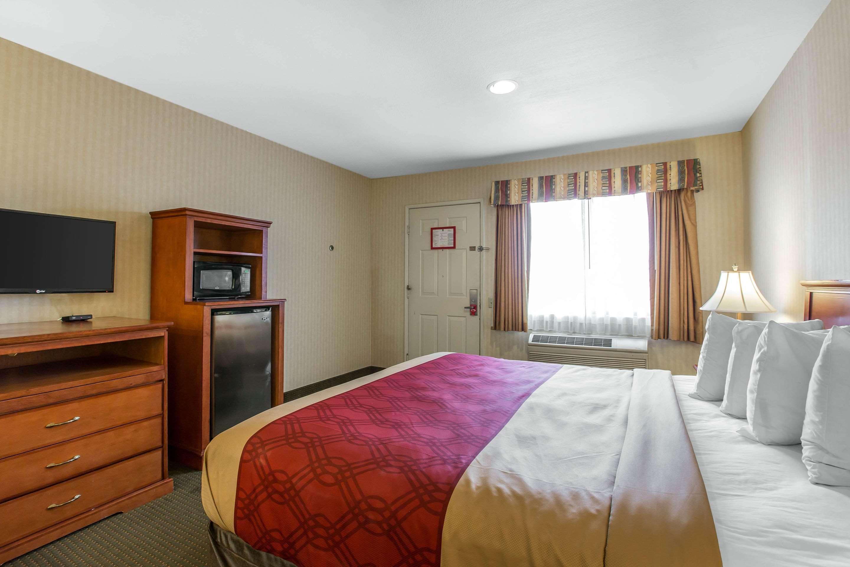 Econo Lodge Inn & Suites Riverside - Corona Екстер'єр фото