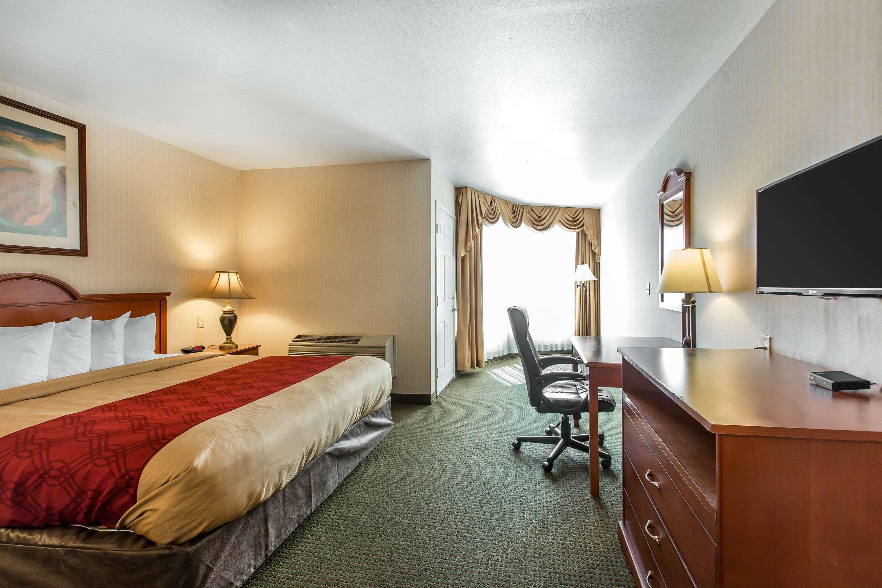 Econo Lodge Inn & Suites Riverside - Corona Екстер'єр фото