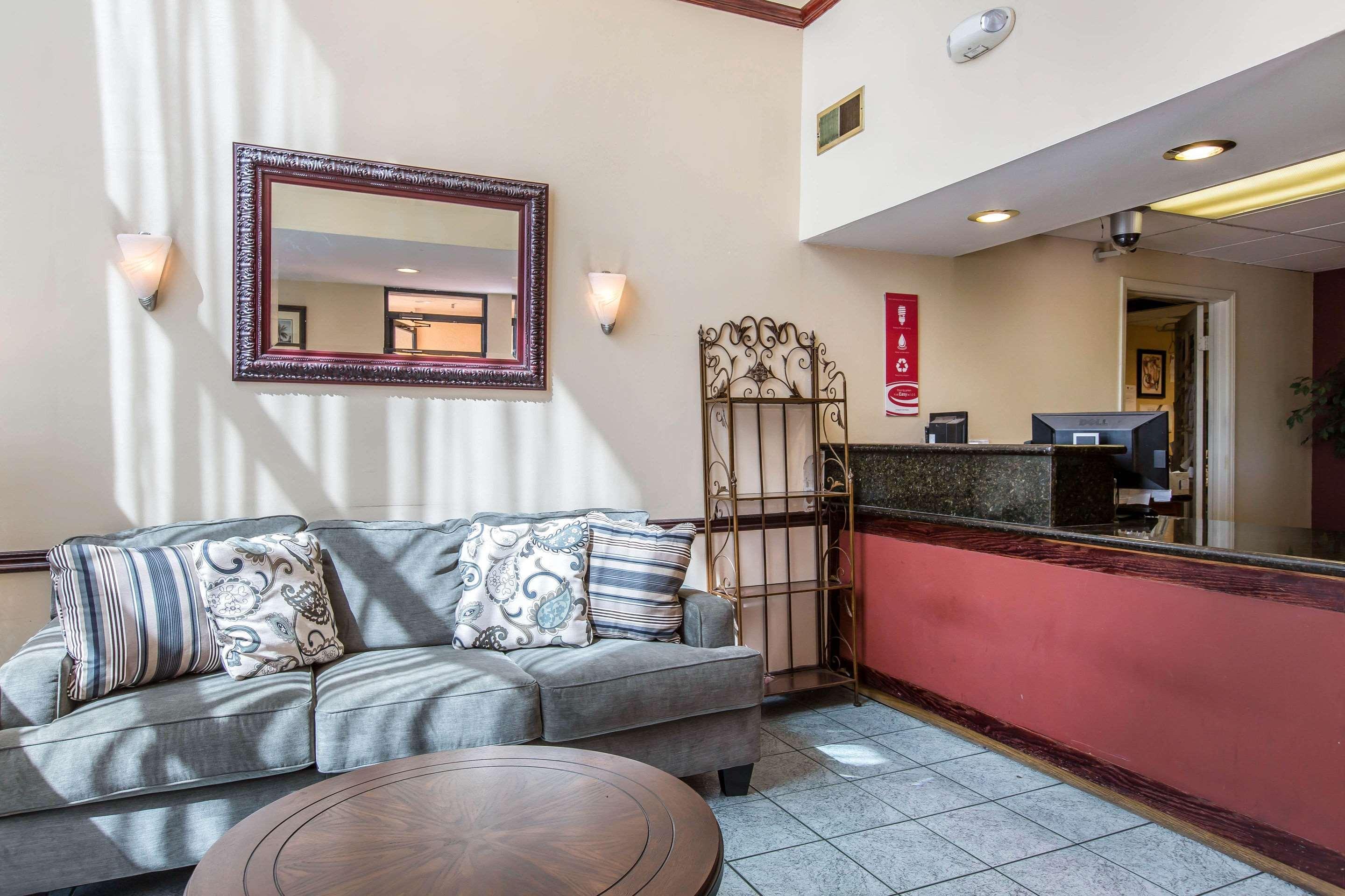 Econo Lodge Inn & Suites Riverside - Corona Екстер'єр фото