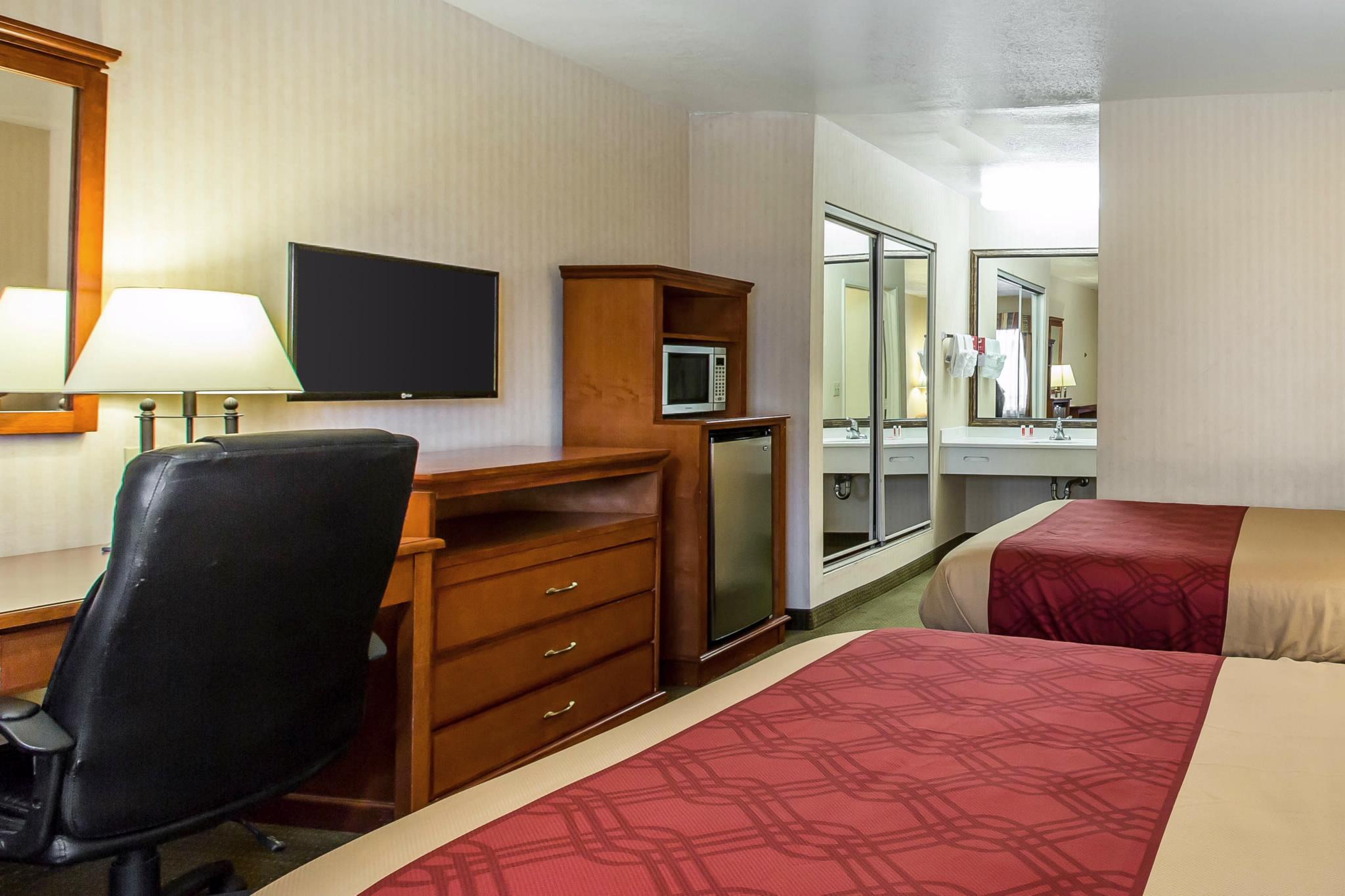 Econo Lodge Inn & Suites Riverside - Corona Екстер'єр фото