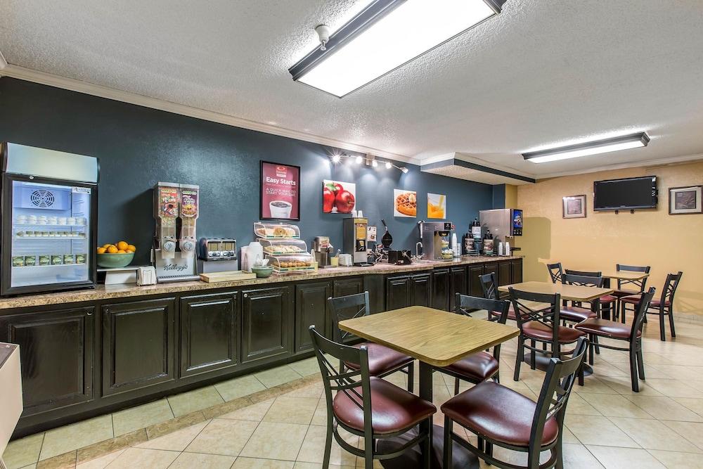 Econo Lodge Inn & Suites Riverside - Corona Екстер'єр фото